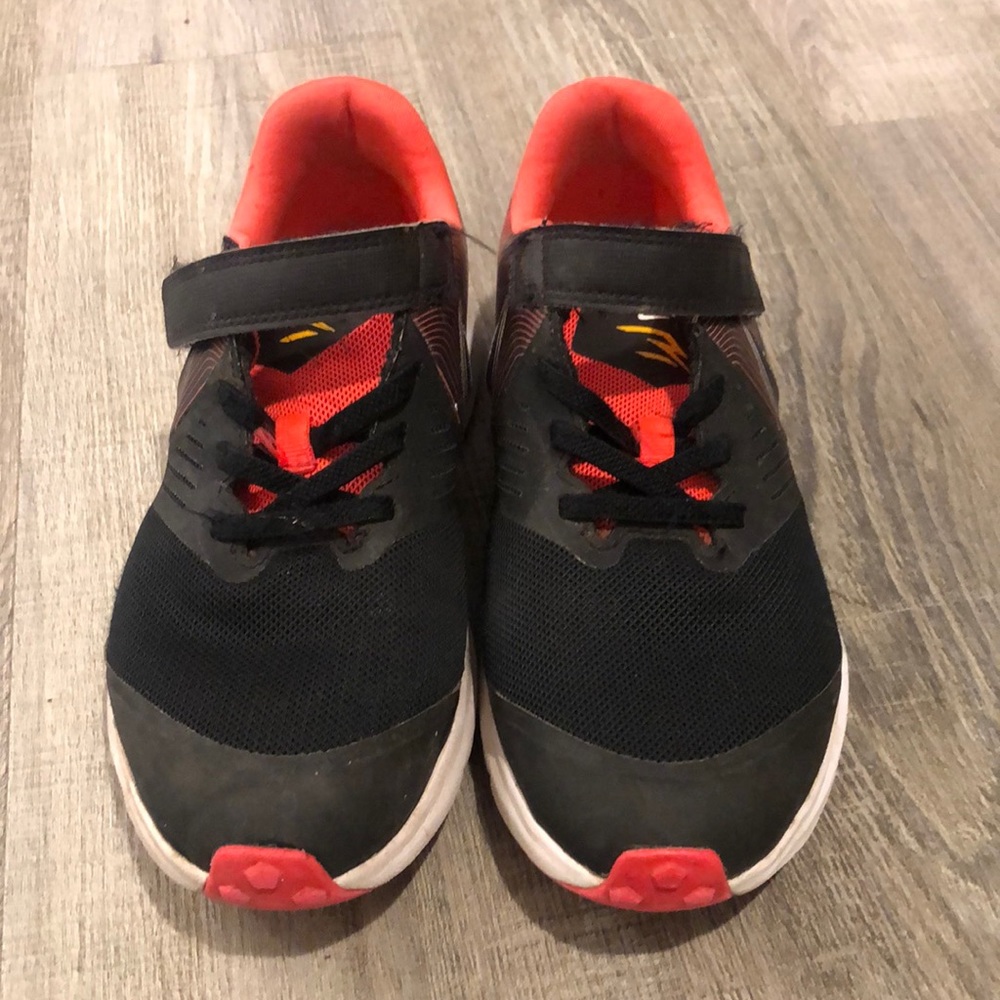 Kids Nike trainers. Size 3Y. Lightly used.